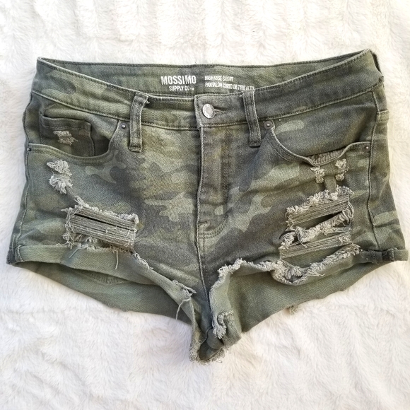 3/$20⭐Mossimo Camo High Rise Distressed Shorts - Picture 1 of 5